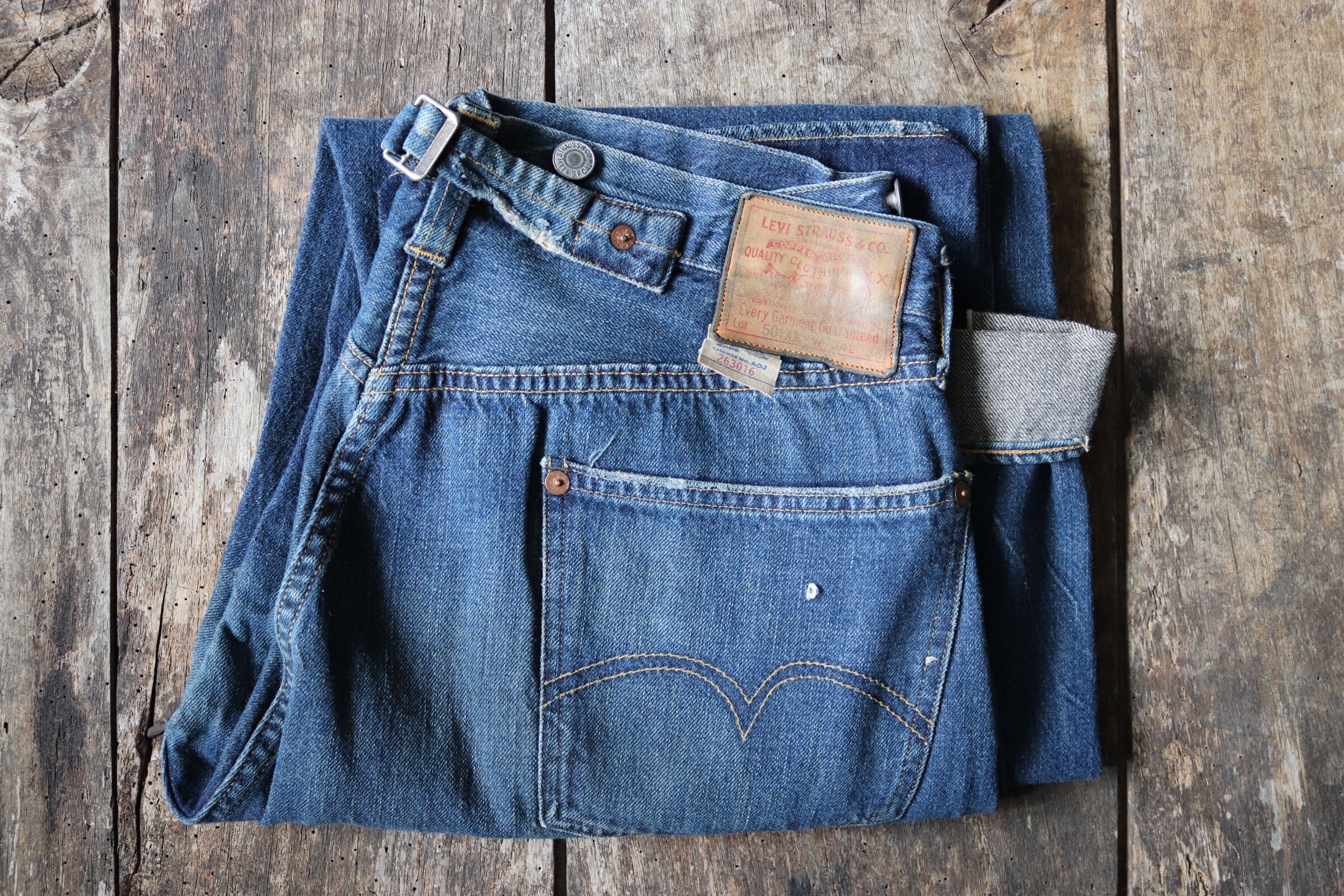 Vintage 1990s 90s LVC Levi Strauss Levis 1922 buckle cinch back 501 jeans NRA code suspender