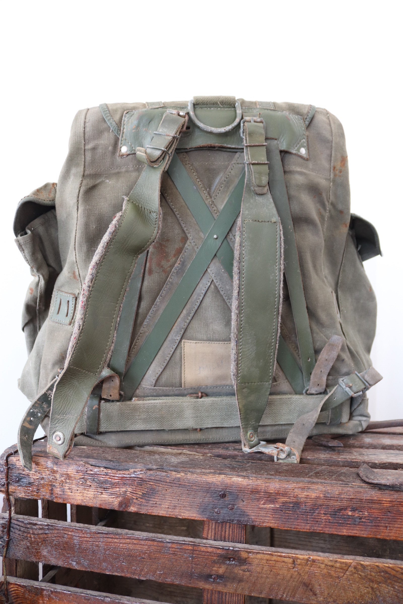 twin academic pull Vintage 1960s 60s French army military canvas leather metal frame backpack rucksack khaki green camping walking hiking twin academic pull Vintage 1960s 60s French army military canvas leather metal frame backpack rucksack khaki green camping walking hiking