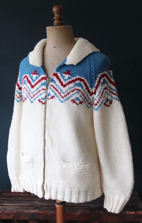 Vintage 1970s 70s hand knitted cream acrylic cowichan sweater cardigan jumper novelty hand made knit wave pattern shawl collar 41” chest