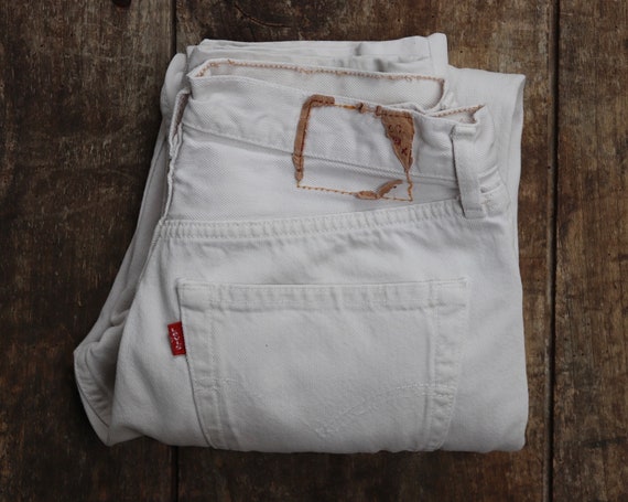 Vintage 1990s 90s Levis 501 Levi Strauss white red tab small e denim jeans button fly 30” x 27” made in France mod