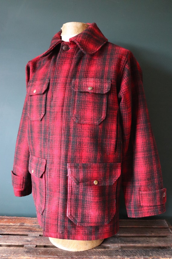 Vintage 1960s 60s red plaid Woolrich buffalo plaid wool hunting mackinaw jacket 46” chest workwear work chore checked logger