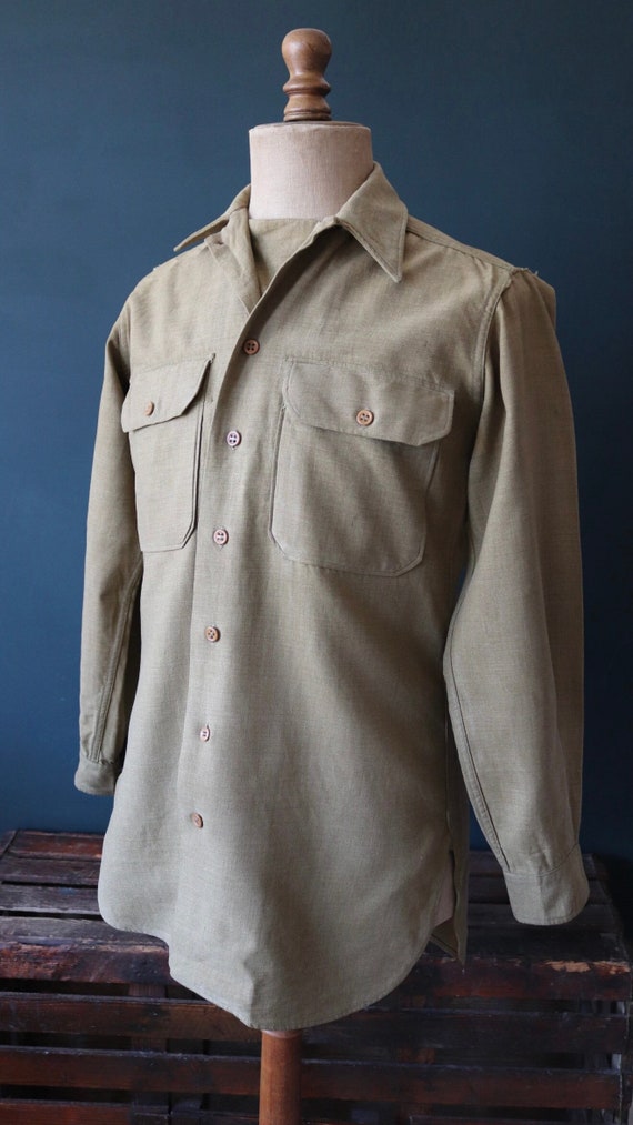 Vintage 1940s 40s WW2 era US Army gas flap wool field utility shirt 40” chest gussets darned