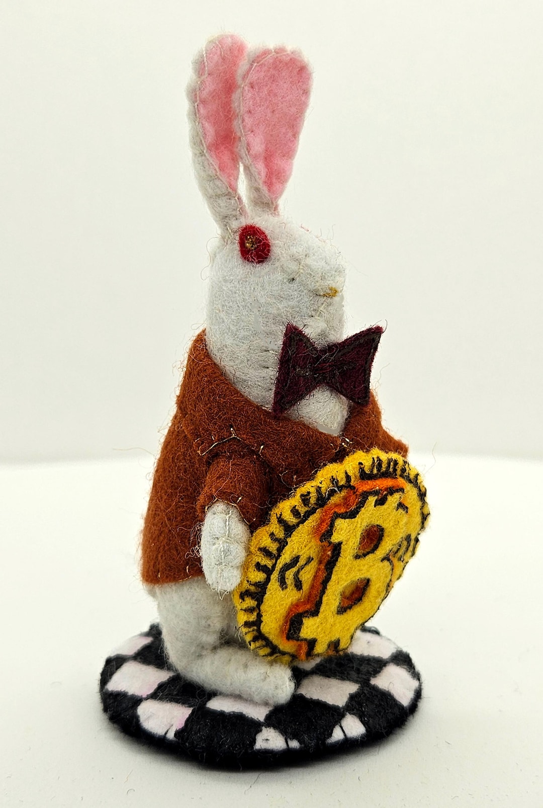 白うさぎを追って ― 松仁美による手作りフェルト彫刻 - Etsy 日本