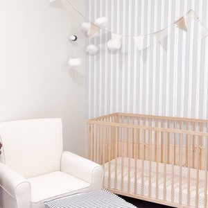 Decorazione per la cameretta del neonato. Carta da parati blu. Arte murale per la cameretta del neonato. Carta da parati a righe. Stacca e attacca. Carta da parati autoadesiva. Per gli affittuari
