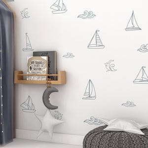Eenvoudige muurstickers zeilboot – decoratie nautisch kinderdagverblijf, oceaanthemastickers voor kinderen, badkamer kust, decor strandslaapkamer, golfstickers