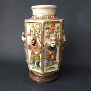 Meiji Ära Japanische Vase und Sockel - Sieben glückliche Götter