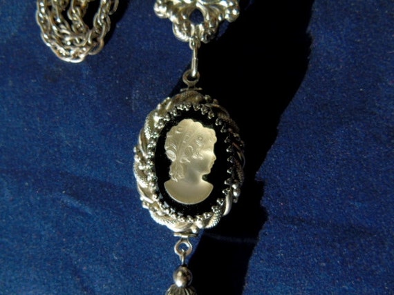 Vintage Costume Jewellery Long Cameo Necklace - V… - image 2