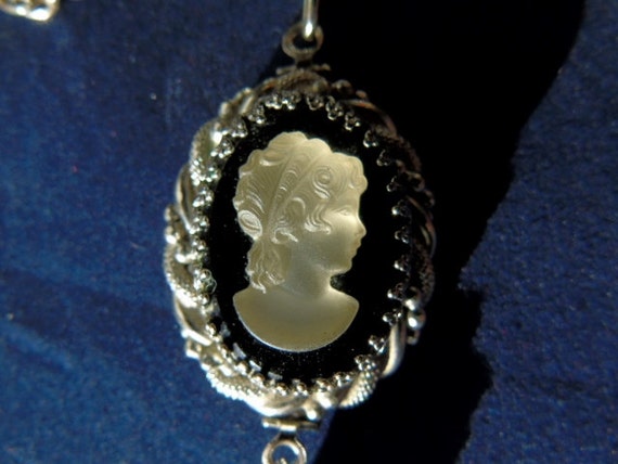Vintage Costume Jewellery Long Cameo Necklace - V… - image 1