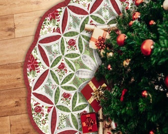 Cathedral Window Christmas Tree Skirt tutorial. PDF download + printable patterns + Video tutorial.