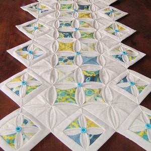 Cathedral Window "PANSY" table runner CLASS. Video instructions PDF download + printable patterns.