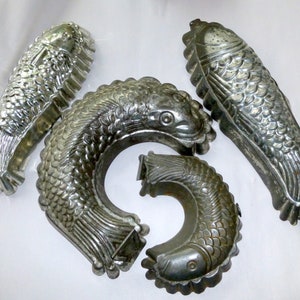 4 Antique Decorative Tin Fish Shaped Food Pans Molds 14&quot; to 8&quot; in length