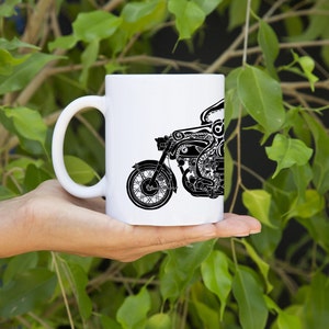 KillerBeeMoto: tazza di caffè al polpo con polpo su una motocicletta Cafe Racer su tazza di caffè (bianco)