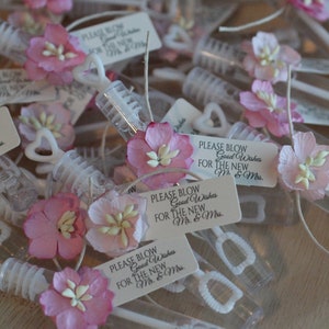 Burbujas de boda ENSAMBLADAS con flores de flores, envío de burbujas, varitas de burbujas, flores de manzano, flores rosas, despedida de boda