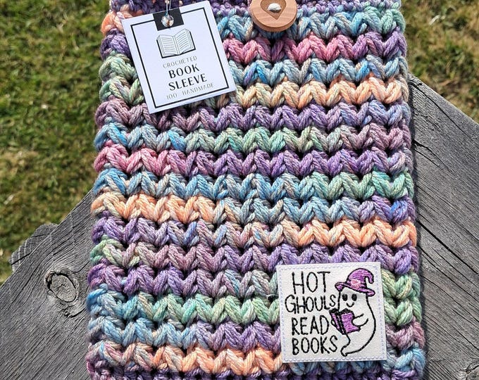 Crochet Book Sleeve : Hot Ghouls Read Books