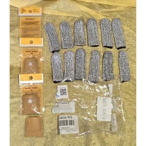 Juego de protectores de dedos para costura: 4 dedales de cuero y 10 protectores resistentes a los cortes.