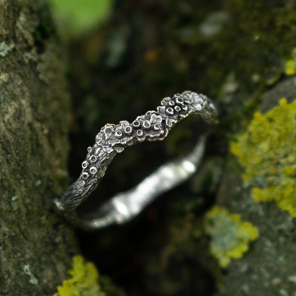 Bague en argent lichen, lichen texturé, anneau de brindille de forêt, anneau de mousse, anneau de lichen élégant, anneau inspiré de la nature, elfique, xanthoria, anneau de druide