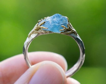 Anillo de plata esterlina con aguamarina en bruto: Joyas de ninfa de rama dorada