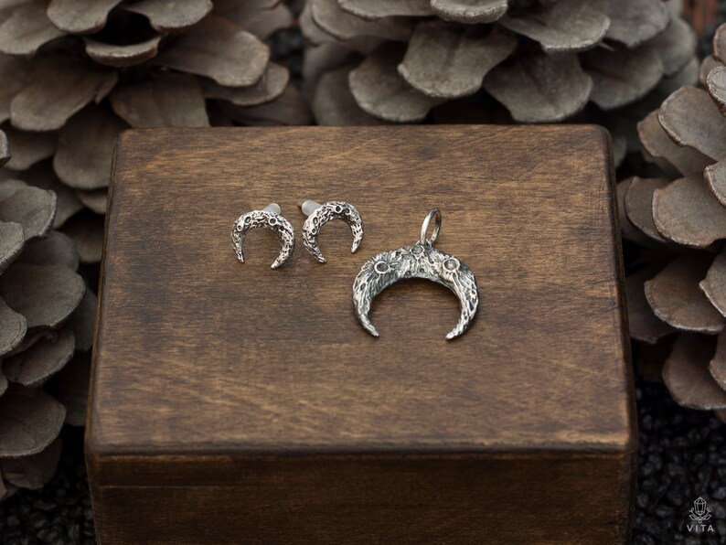double horn minimalist jewelry love you to the moon luna moon charm sterling silver half moon necklace Silver moon crescent pendant