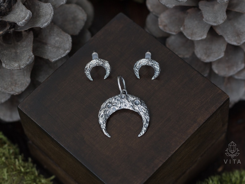 double horn minimalist jewelry love you to the moon luna moon charm sterling silver half moon necklace Silver moon crescent pendant