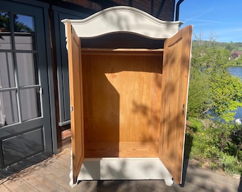 Antiker Kleiderschrank