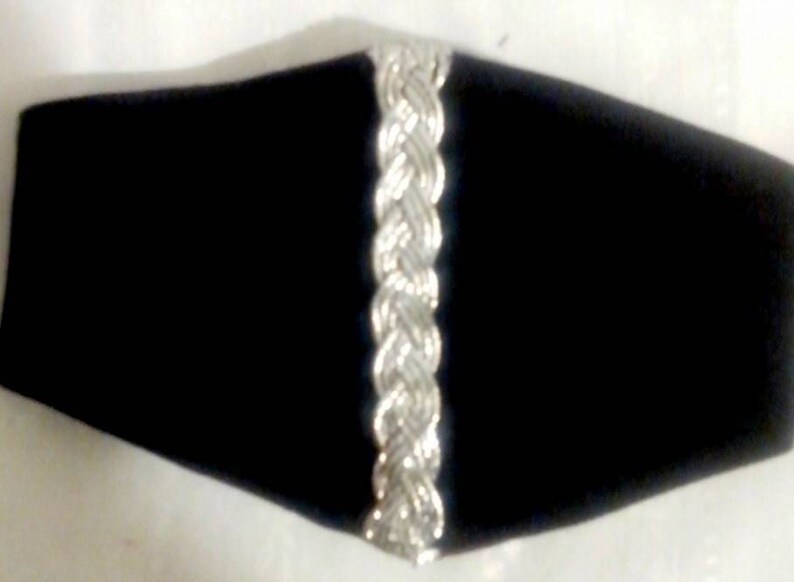 Black Wrist Gauntlets e Silver Metallic Braided Trim