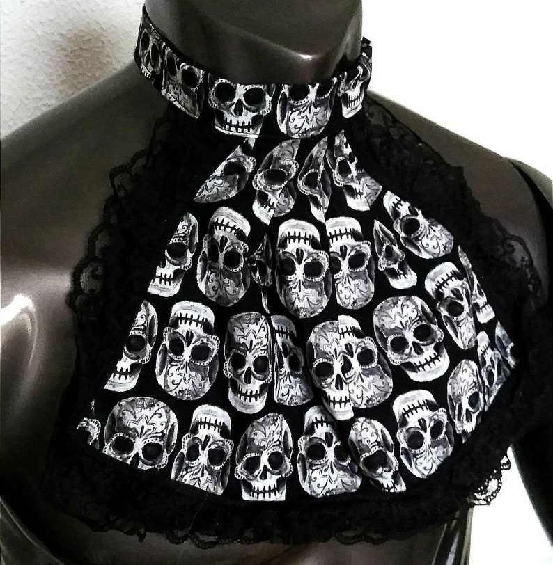 SKULLS AND LACE 1-Tiered Jabot /& Cuff Set Lace Accent Edwardian Ball Accessory