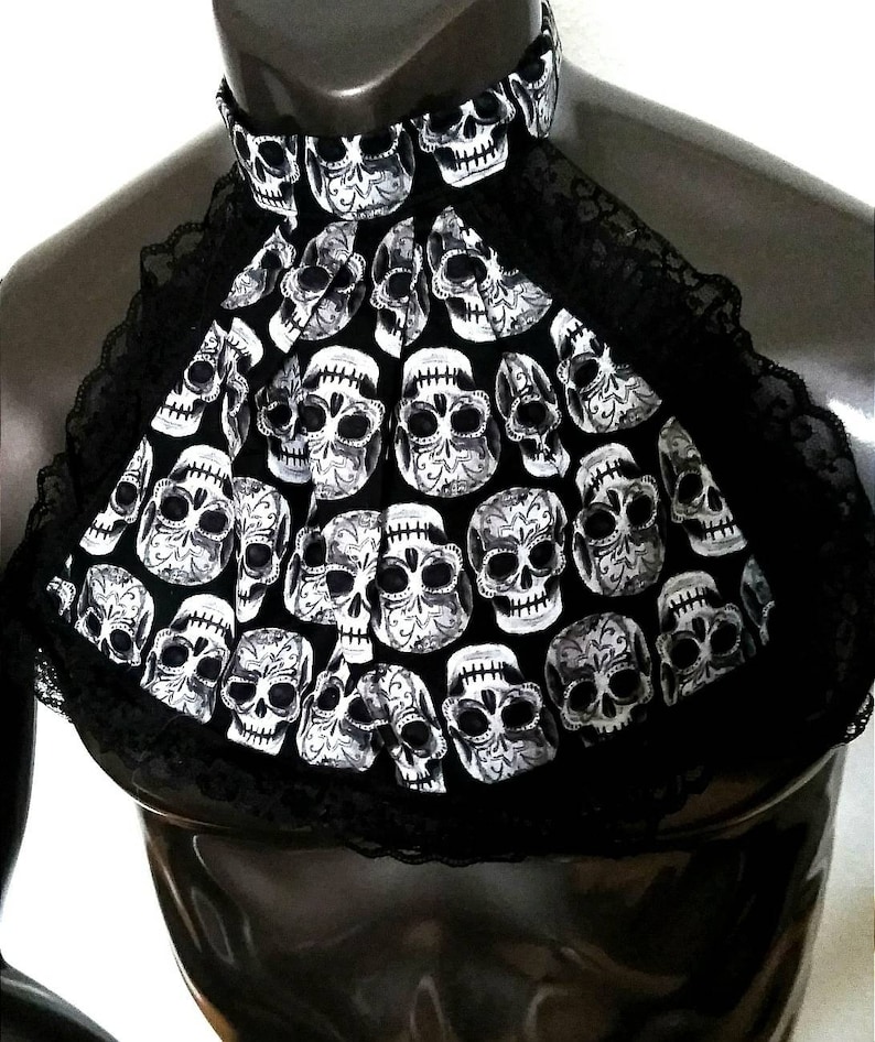 SKULLS AND LACE 1-Tiered Jabot /& Cuff Set Lace Accent Edwardian Ball Accessory