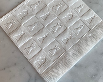 Servilletas con relieve a mano para bebidas, cócteles y postres con diseño de piezas de ajedrez.