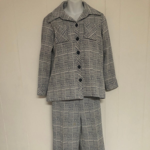 Vintage Women's 2 Piece pants Suit 1970s Size 16