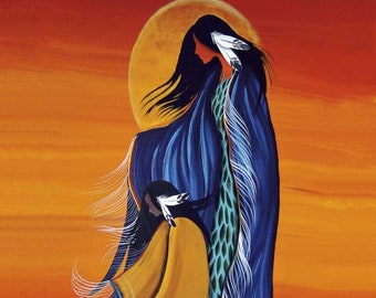 Puede incluir: Una pintura artística que representa dos figuras con túnicas fluidas sobre un fondo de puesta de sol. Las figuras son en tonos azules y amarillos, con detalles de plumas blancas. Un gran sol dorado está en el fondo.