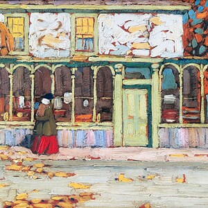 Peut inclure: Peinture impressionniste d'une devanture de magasin avec une personne à l'extérieur. Le bâtiment a des bordures vert clair, des fenêtres cintrées et une porte jaune pâle. La personne porte un manteau sombre et une jupe rouge. La rue est couverte de feuilles mortes.
