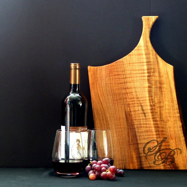 Personalisierte Schneidebrett - Tablett - Leben Edge Maple - NØGEN Sammlung von OSOhome - rustikale Hochzeit, Charcuterie, Tapas-Board