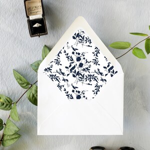 Winter Umschlag Liner, moderne 5x7 Navy Floral Umschlag Liner, Hochzeitseinladung Umschlag, Blau Floral Liner, gefütterte Umschläge, 10er Set