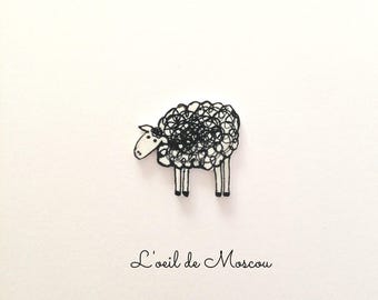 pin's création originale plastique fou mouton