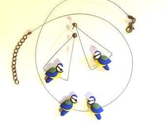 Set van ketting en oorbellen van pimpelmees