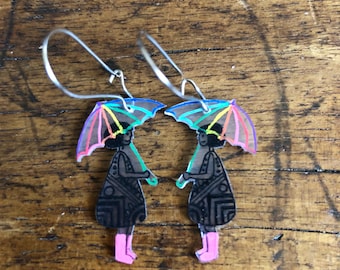 Pendientes arcoíris "Little Ladies", creación artesanal, plástico retráctil