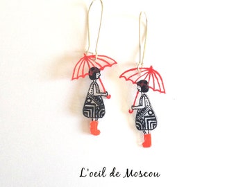 Boucles d'oreilles « les petites dames » création fait-main, shrink plastic