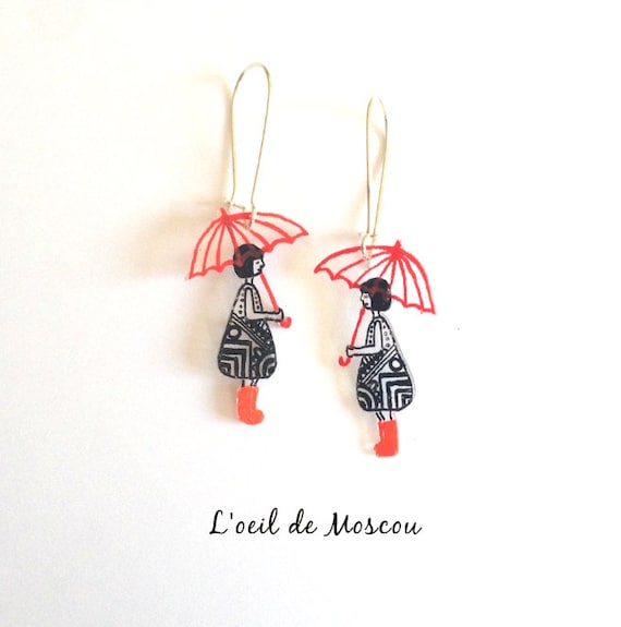 Boucles d'oreilles « les petites dames » création fait-main, shrink plastic