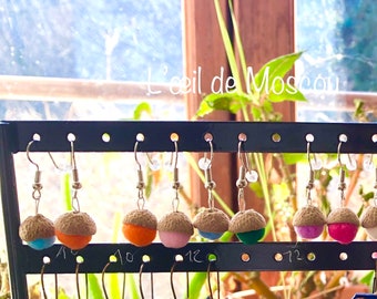 Petites boucles d’oreilles colorées, « rainbow oak nuts », couleur au choix !