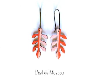 Boucles d'oreilles feuilles rose et orange, bois peint, oreilles percées