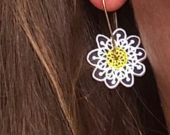 petites boucles d'oreilles dormeuses, marguerite