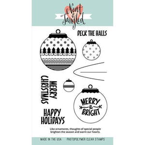Puede incluir: Conjunto de sellos transparentes en blanco y negro con adornos navideños y el texto "Deck the Halls", "Merry Christmas", "Happy Holidays" y "Merry & Bright".