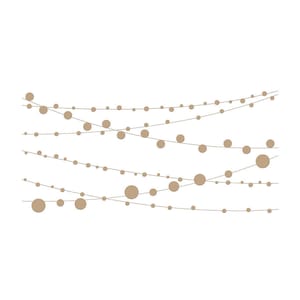 Puede incluir: Una guirnalda de círculos de papel marrón sobre un fondo blanco.