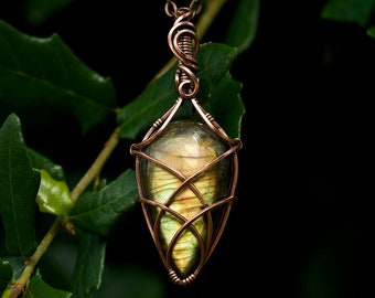 Flashy yellow green labradorite pendant pure copper boho crisscross wire wrap labradorite crystal gemstone necklace