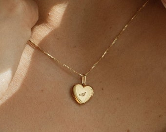 Colgante inicial personalizado por GracePersonalized - Collar de corazón con letras personalizadas - Collar de encanto inicial grabado *COLLAR DE GRABADO EVA*