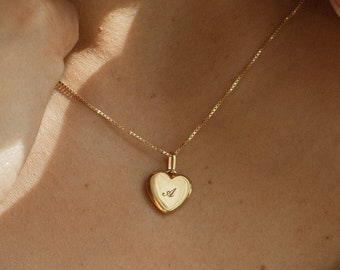 Personalisierter Anfangsanhänger von GracePersonalized - Benutzerdefinierte Buchstabe Herz Halskette - Gravierte Anfangsanhänger Halskette * EVA GRAVING NECKLACE *