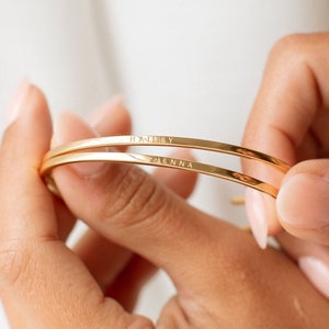Pulsera personalizada de GracePersonalized - Pulsera con nombre grabado - Regalo de Navidad para ella *C0002-E02*