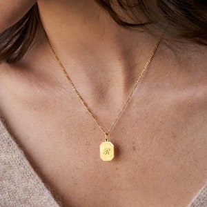 Collier pendentif initiale gravée par GracePersonalized - Collier pendentif en or personnalisé - Cadeau de Noël pour elle *B0025-E01*