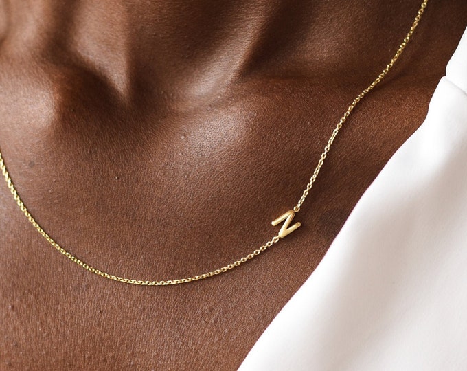 Asymmetrische letterketting van GracePersonalized - Zijwaartse initiële ketting - Gepersonaliseerde naam - Minimalistische cadeaus voor haar *LYLA KETTING*