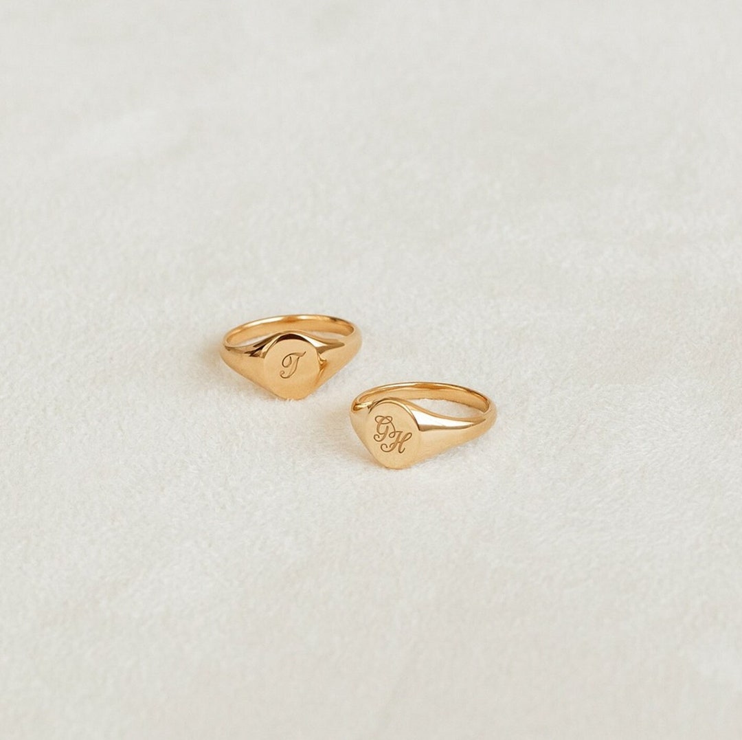 【Grace Personalized】RHETAリング Personalized Oval Signet Ring by Gracepersonalized - Custom